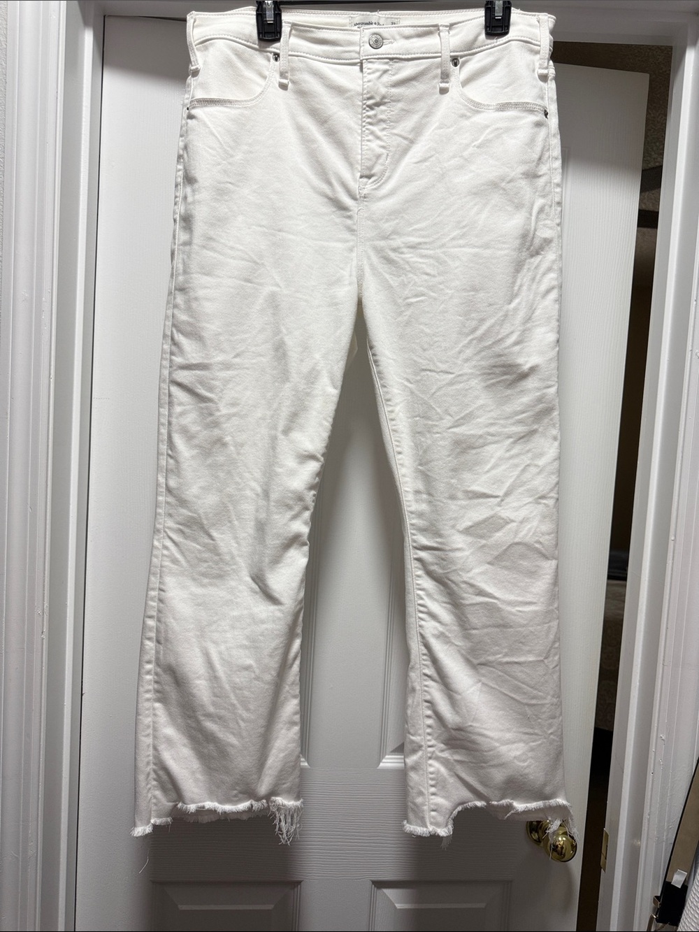 Abercrombie white jeans sz 33 16r